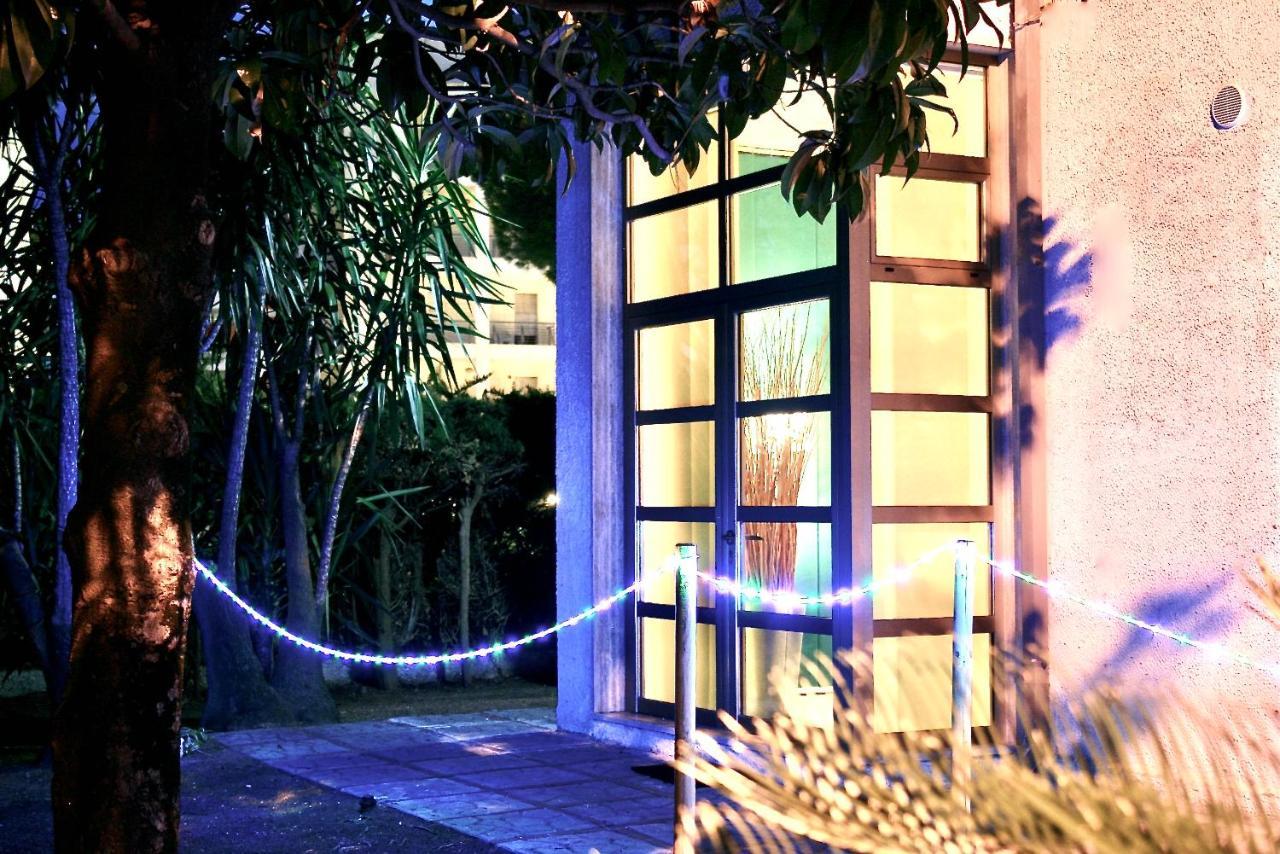 Buenretirope - Confortevoli Appartamentini Con Giardino ペスカーラ エクステリア 写真