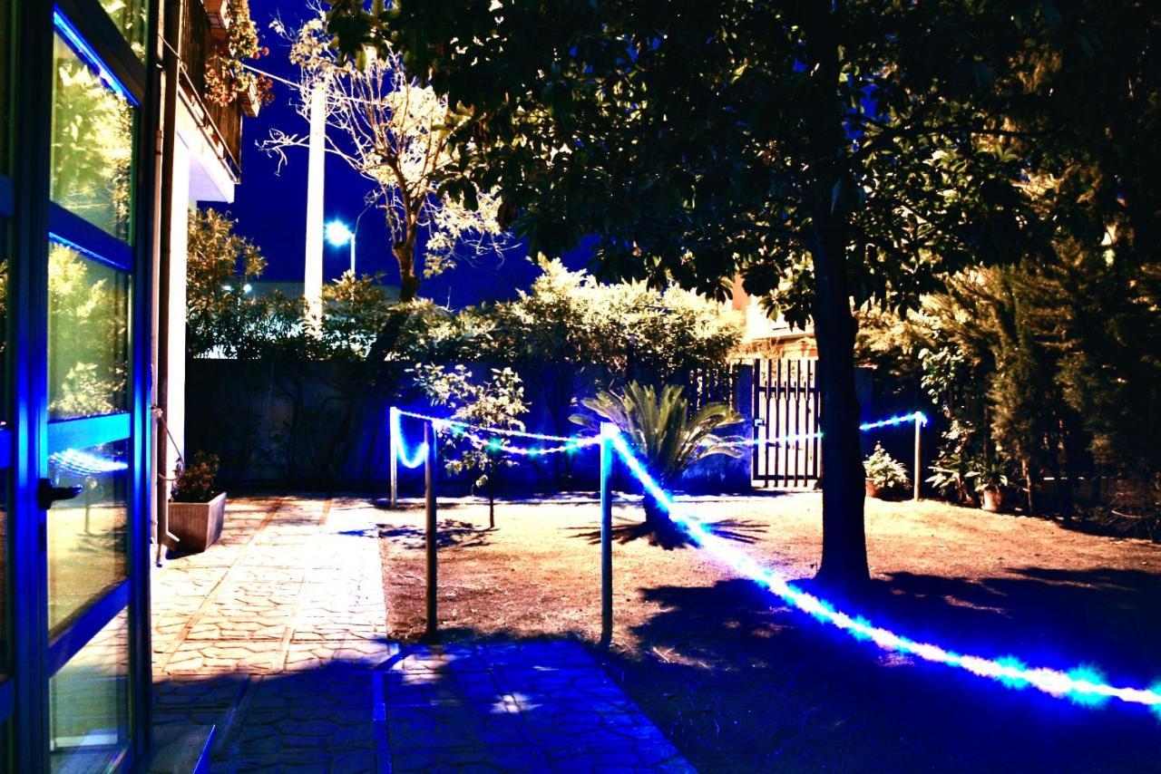 Buenretirope - Confortevoli Appartamentini Con Giardino ペスカーラ エクステリア 写真